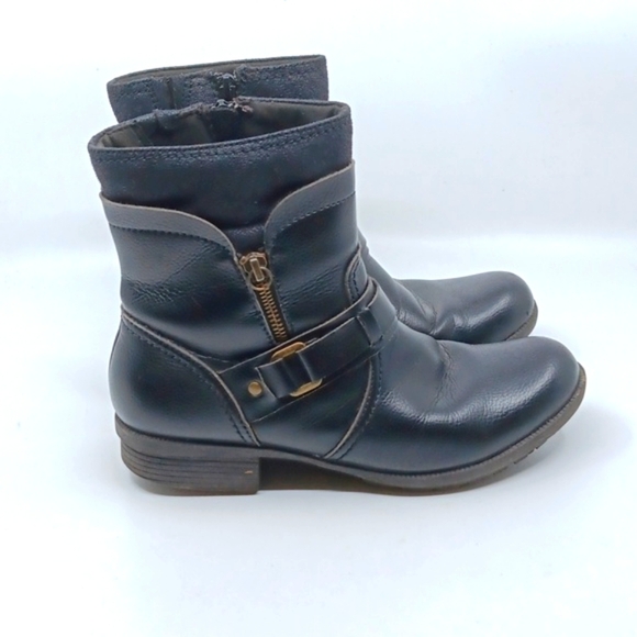 Clarks Black Ankle Boots W/ Dual Zipper Design - Picture 8 of 13